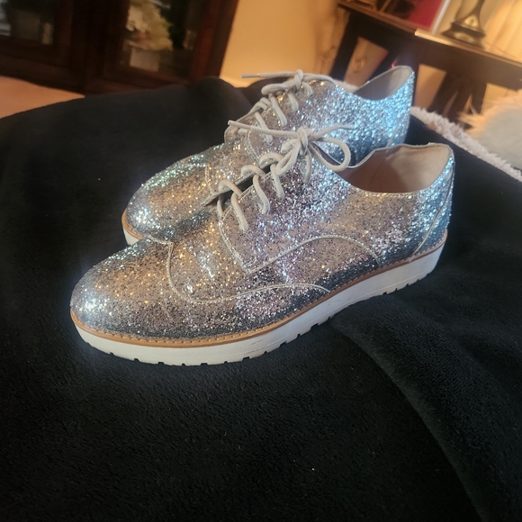 Sparkly spectator - Picture 5 of 5